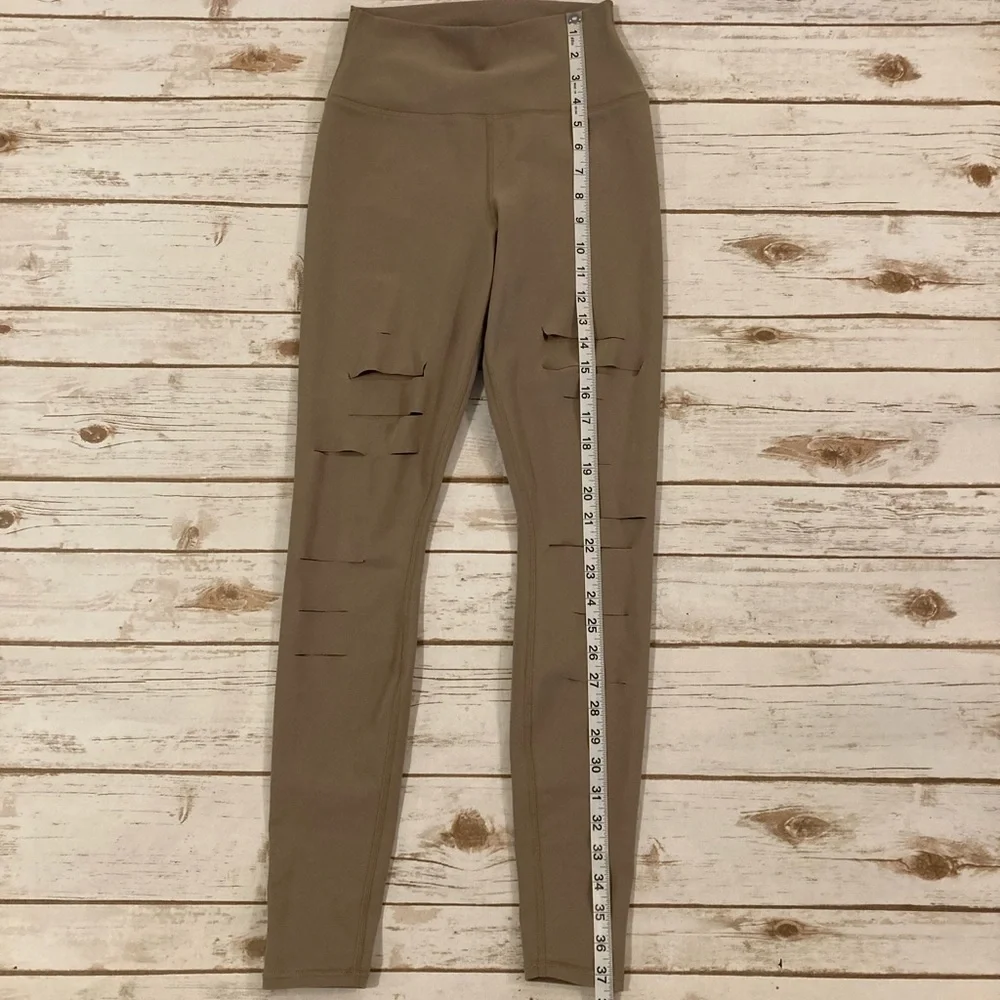 ALO YOGA HIGH WAISTED RIPPED WARRIOR LEGGING IN TAN XS